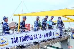 Hơn 22 tấn hàng hóa, thực phẩm mang xuân đến cán bộ, chiến sĩ Nhà giàn DK1