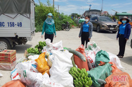 Phụ nữ Vũ Quang quyên góp gần 1,5 tấn nông sản sạch hỗ trợ khu cách ly