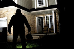 Đột nhập ki-ốt, trộm hàng ngàn thẻ cào điện thoại trong đêm