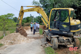 Huyện miền núi Hương Sơn vượt kế hoạch làm GTNT