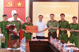 Trao thưởng Công an huyện Lộc Hà về thành tích xuất sắc trong đấu tranh phòng chống tội phạm