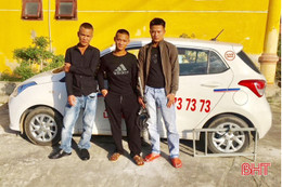 Lái taxi đi… trộm ngan!