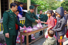 Chung tay vui Tết Chăm Cha Bới cho đồng bào dân tộc Chứt