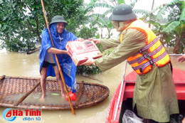 Nước lũ lên cao, nhiều địa phương ở Hà Tĩnh đang bị cô lập