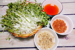 Cách làm salad rau mầm trộn thịt gà thanh mát, ngọt dịu