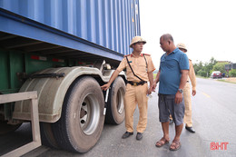 Hà Tĩnh xử lý nghiêm xe container, xe khách vi phạm an toàn giao thông