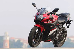 Suzuki GSX-250R giá 4.500 USD - cạnh tranh Honda CBR250RR