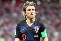 Modric sa sút: Cú vấp trên đường đua "bóng vàng" 