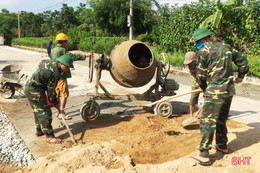 Lính quân hàm xanh giúp xã biên giới ở Vũ Quang xây dựng NTM kiểu mẫu