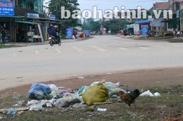 Bãi rác công cộng ngay trung tâm xã Đồng Lộc