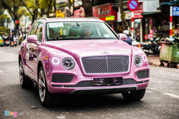 SUV siêu sang Bentley Bentayga màu hồng đầu tiên tại Việt Nam