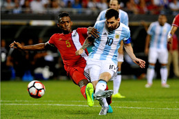 Messi rực sáng trong thắng lợi 5 sao của Argentina