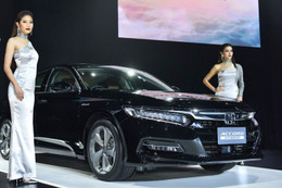 Honda Accord 2019 giá 1 tỷ đồng, Toyota Camry "toát mồ hôi"