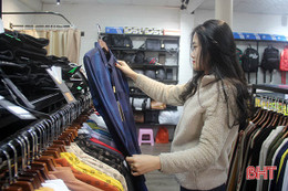 “Tắc biên” vì Covid-19, nhiều chủ shop thời trang Hà Tĩnh “méo mặt”!