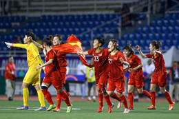 Mồ hôi, máu và nước mắt đưa tuyển nữ Việt Nam gặt vàng SEA Games