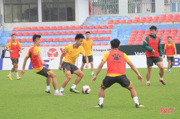 Nam Định FC làm quen sân Hà Tĩnh chuẩn bị lượt trận vòng 12 V.League