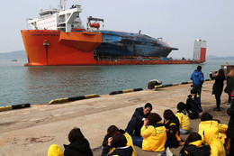 Phà Sewol đã về nơi "an nghỉ cuối cùng" sau 1.080 ngày