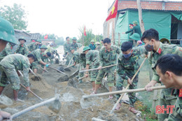 100 CBCS Trung đoàn 841 giúp dân làm nông thôn mới