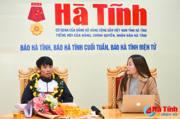 Bùi Tiến Dũng giao lưu tại Báo Hà Tĩnh: "Tôi sẵn sàng cống hiến cho bóng đá quê hương"