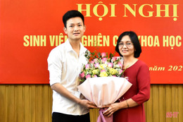 Thủ khoa đầu ra Trường Đại học Nội vụ Hà Nội theo đuổi màu áo lính