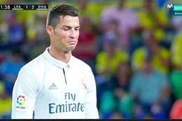 Ronaldo nổi cáu vì bị thay ra, Real trả giá đắt