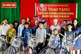 Trao tặng 25 xe đạp cho học sinh nghèo Hương Khê