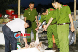 Sốc: 102 kg đuôi, chân trâu bò thối trong quán bún 