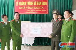 Bàn giao nhà tình nghĩa trị giá 200 triệu cho chiến sỹ công an