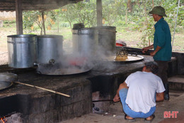 Làng mật mía hơn 50 năm tuổi ở Hà Tĩnh đỏ lửa ngày đêm vẫn “cháy hàng”