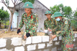 Trung đoàn 841 hành quân dã ngoại làm công tác dân vận