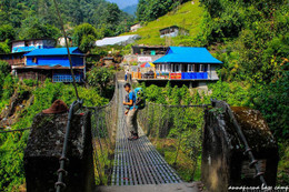 Ngôi làng chênh vênh trên vách núi đẹp như tranh trên dãy Himalaya