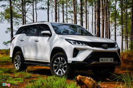 Hyundai Santa Fe bán gấp 3 lần Toyota Fortuner trong tháng 9