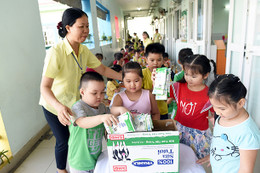 Những giờ uống sữa “vui khỏe, an toàn” của học sinh tại TP Hồ Chí Minh