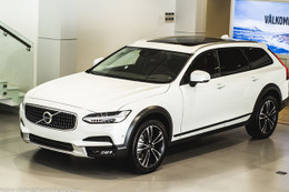 Xe hạng sang Volvo V90 2018 đầu tiên về Việt Nam, chưa có giá bán