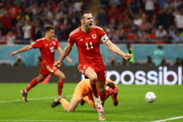 Gareth Bale lập công giúp Xứ Wales cầm hoà tuyển Mỹ