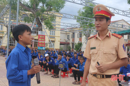 Trang bị kiến thức an toàn giao thông, tác hại tệ nạn xã hội cho học sinh