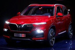 VinFast trông ra sao bên các hãng xe lớn tại Paris Motor Show