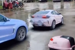 Thanh chắn lò xo cản ôtô lại gần