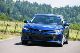 Toyota Camry thế hệ mới giá từ 23.500 USD