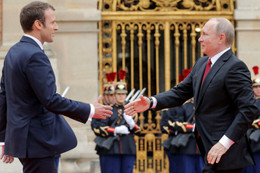 Ông Putin gặp ông Macron, kỷ niệm 300 năm quan hệ Nga - Pháp