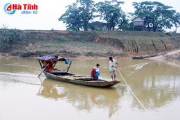 Không có cầu, hàng trăm hộ "phó mặc" tính mạng trên 3 con đò nhỏ