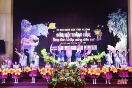 Rộn ràng đêm hội Trăng Rằm của trẻ thơ Hà Tĩnh