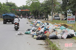 Rác thải "bao vây" thị trấn Đức Thọ