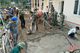 Cán bộ, chiến sỹ biên phòng giúp thôn biên giới xây dựng NTM