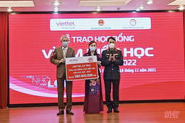 Năm thứ 8 Viettel trao học bổng “Vì em hiếu học” tại Hà Tĩnh