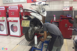 Những chiêu trò "móc túi" khách của thợ sửa xe