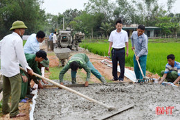 Video: 2 năm giảm 33 cán bộ, xã bứt phá đạt chuẩn nông thôn mới