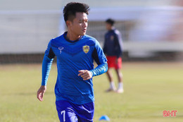 Quả bóng vàng Đinh Thanh Trung sẽ đeo băng đội trưởng Hồng Lĩnh Hà Tĩnh mùa giải V.League 2022