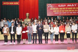 Nghi Xuân khen thưởng tân sinh viên, học sinh, sinh viên giỏi đầu xuân mới