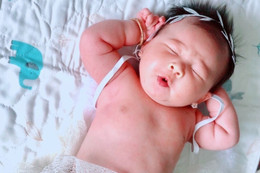 Muôn kiểu biểu cảm khi bé ngủ